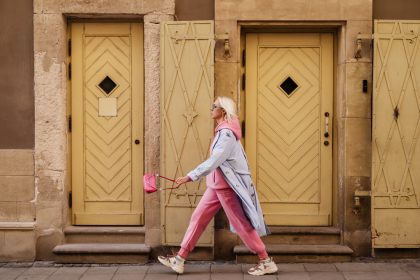 Diferite tinute cu hanorac pentru iesiri in oras